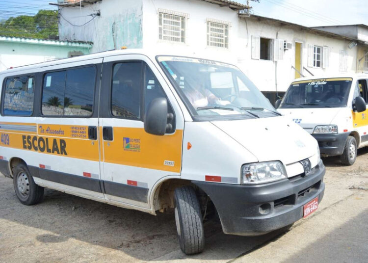 Niño muere olvidado en un autobús escolar en Brasil