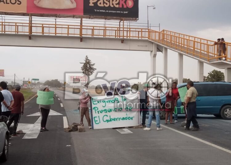 Bloquean autopista México-Pachuca, a altura de Zapotlán