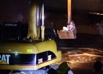 Rescatan a joven que quedó atrapado en el Río Tula