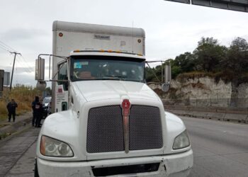 Localizan camión de carga que fue robado sobre la México-Querétaro