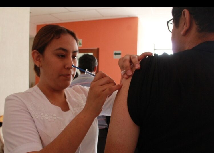 Continúa Jornada de vacunación contra Influenza y COVID-19 en UAEH