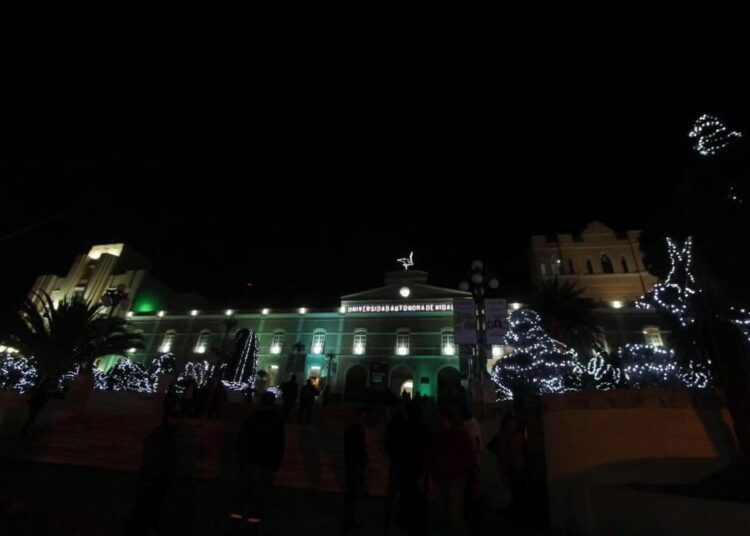 Arranca temporada navideña en UAEH con Tradicional Encendido de Luces