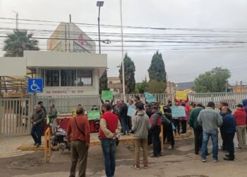 Jubilados de Pemex se manifiestan en hospital de Tula; señal deficiencias en servicios médicos