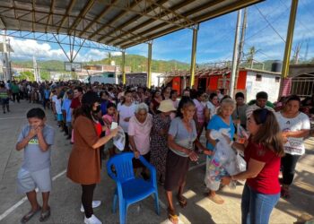 UAEH entrega víveres a población afectada por Otis en Guerrero
