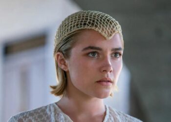Golpean en la cabeza a Florence Pugh