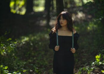 Del terror al erotismo, Jenna Ortega sorprende a la crítica