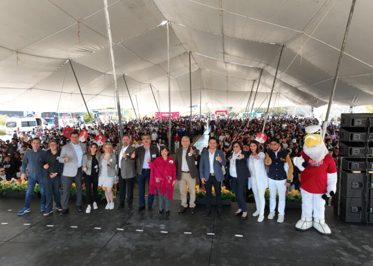 Estudiantes celebran inicio de ciclo escolar en UAEH