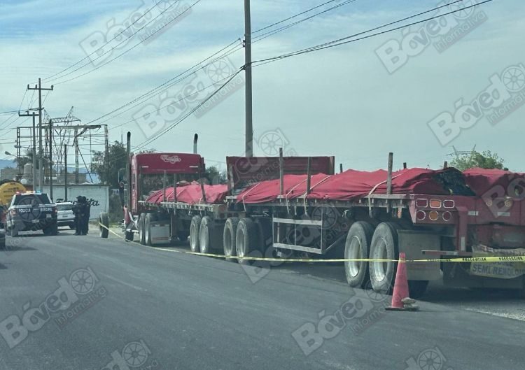 Asaltan tractocamión cargado de varilla en Tula; conductor herido