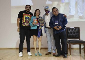 Alumno Garza contribuye al rescate del patrimonio cultural de la lucha libre