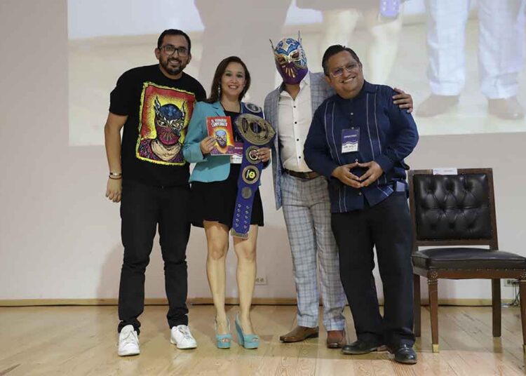 Alumno Garza contribuye al rescate del patrimonio cultural de la lucha libre