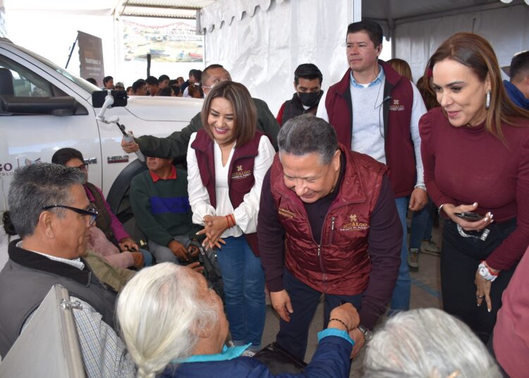 Gobierno de Hidalgo entrega lentes a través de las Unidades Móviles Gerontológicas