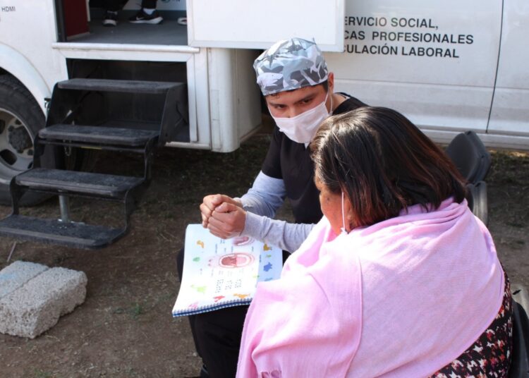 Estudiantes UAEH apoyan con jornadas médicas y veterinarias a población hidalguense