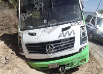 Accidente de microbús en Tula deja tres lesionados