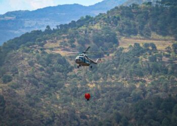 Continúan los trabajos para sofocar el incendio en Nicolás Flores