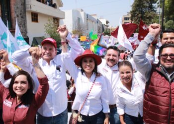 OPOSITORES SE CUELGAN DE PROGRAMAS SOCIALES: SIMEY OLVERA