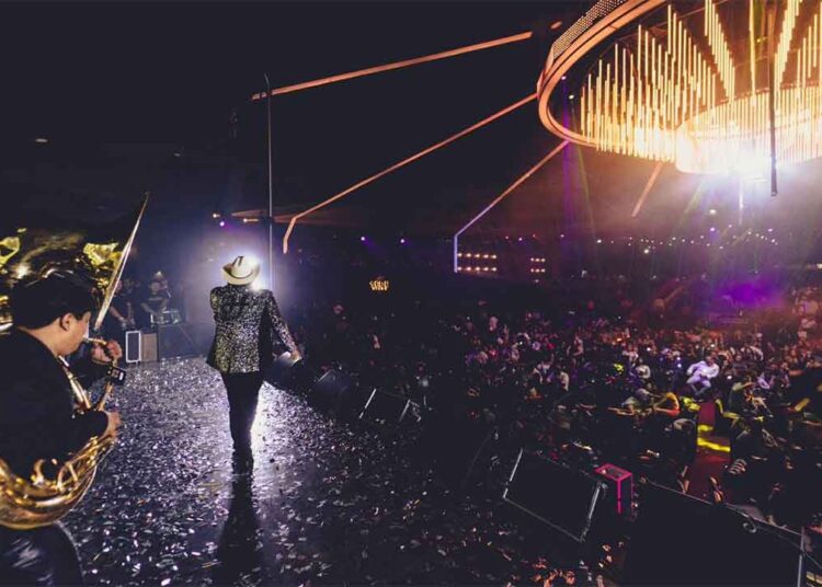 El Fantasma causa euforia en Guadalajara y Torreón