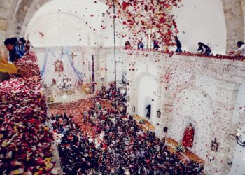 Semana Santa: lluvia de pétalos en Mineral del Chico