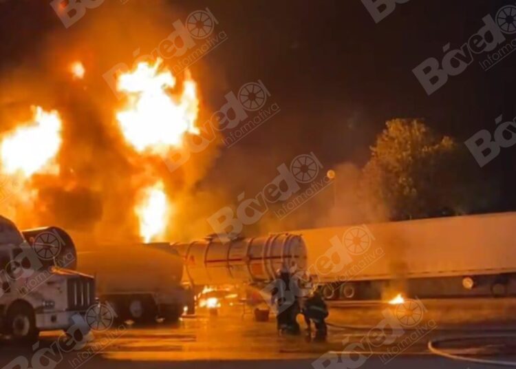 Explota pipa de gas LP en Tula, moviliza a equipos de emergencia