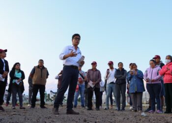 Inicia Lalo Medecigo toque de puerta en El Pedregal de Los Ángeles