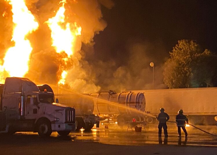 Actualización de incendio en pensión de autotanques en Tula