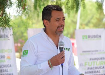 Escalante se compromete a rehabilitar parques de Pachuca y Mineral de la Reforma