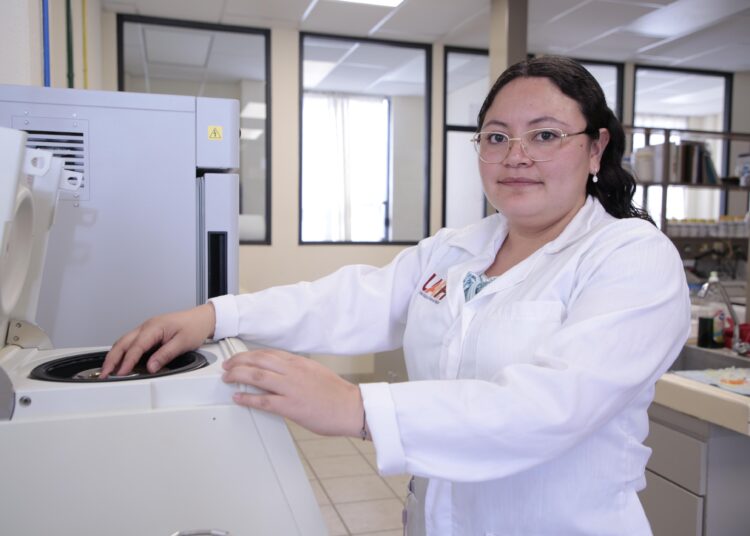 Estudiante de la UAEH obtiene beca para investigar el uso de truchas arcoíris contra el cáncer