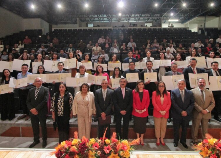Entrega UAEH grados académicos de posgrado