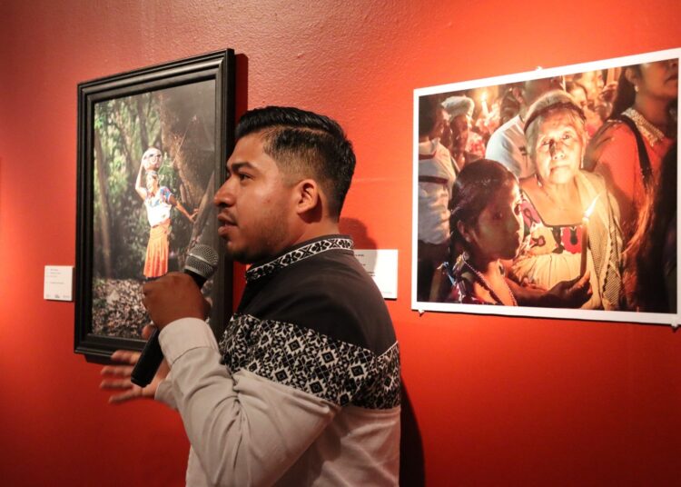 Con éxito, inauguran exposición de artistas de la Huasteca en Pachuca