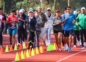 Promueve Aletzy Reyes la activación física entre integrantes de su planilla