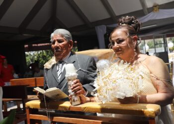 Una historia de amor triunfa en el Centro de Expresión de Adultos Mayores