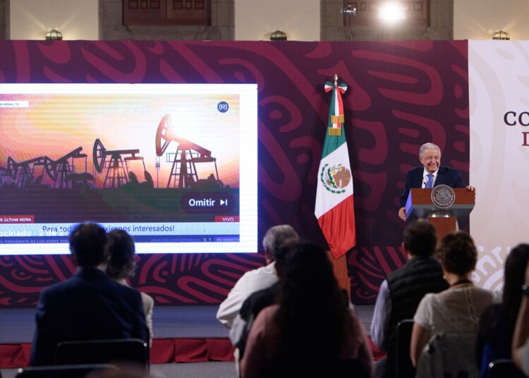 AMLO alerta sobre mensaje falso creado con inteligencia artificial para invertir en Pemex