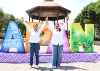 Escucha Zorayda Robles a ciudadanos de la cabecera municipal de Apan