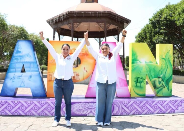 Escucha Zorayda Robles a ciudadanos de la cabecera municipal de Apan