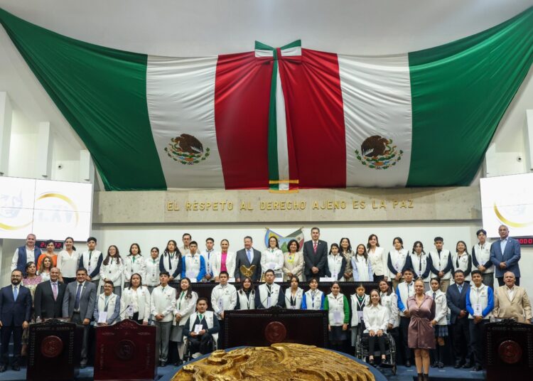 Reconoce gobernador de Hidalgo compromiso de juventudes