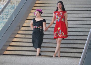 Pasarela incluyente en el Día del Tenango: belleza artesanal y mensaje de inclusión