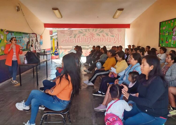 Dan plática sobre crianza positiva a padres de familia de primaria de Actopan