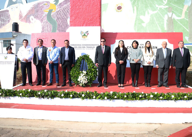 Guardia de honor en conmemoración del Día del Trabajo