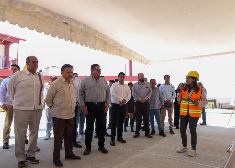 Supervisan acciones en favor de los sectores educativo y de salud en Mineral de la Reforma