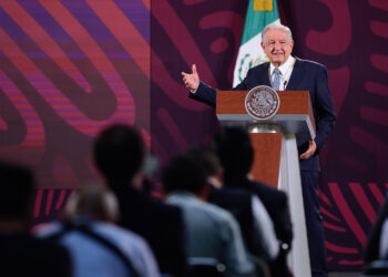 AMLO reconoce a Fuerzas Armadas por pacificar al país; el pueblo confía en su labor, afirma