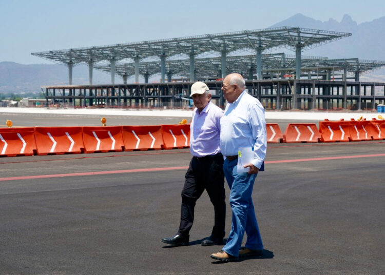 AMLO concluye fin de semana de supervisión del sistema de salud pública