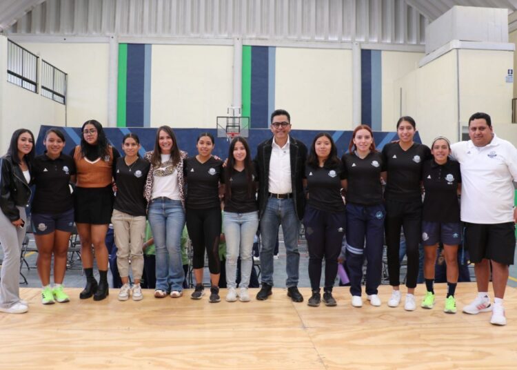 Generar condiciones laborales para jóvenes: Lalo Medécigo