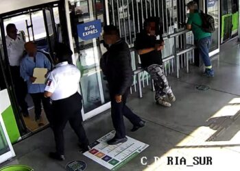 Adulto mayor es detenido por alterar el orden público en el Tuzobús