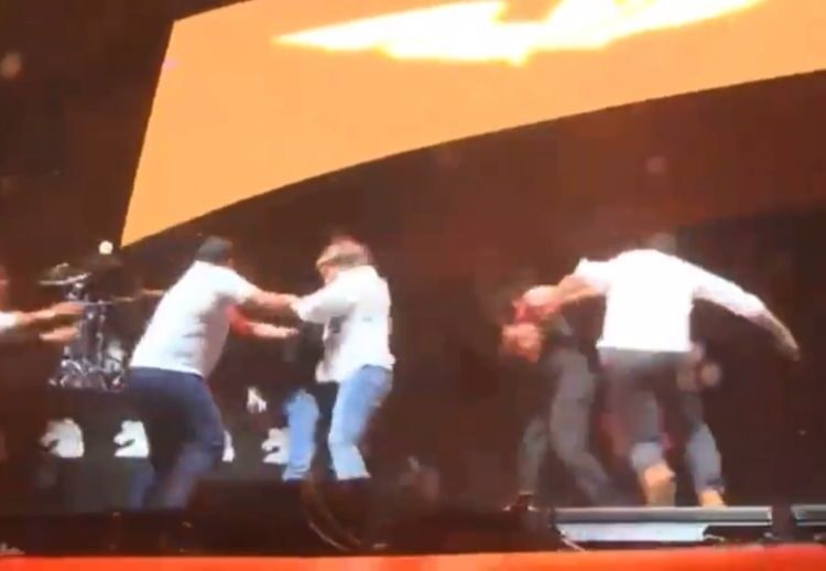 4 personas sin vida y al menos 15 heridos en desplome de escenario en mitin de Jorge Máynez