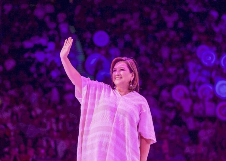 En el último minuto y en lo oscurito, Xóchitl Gálvez visita Tepatepec