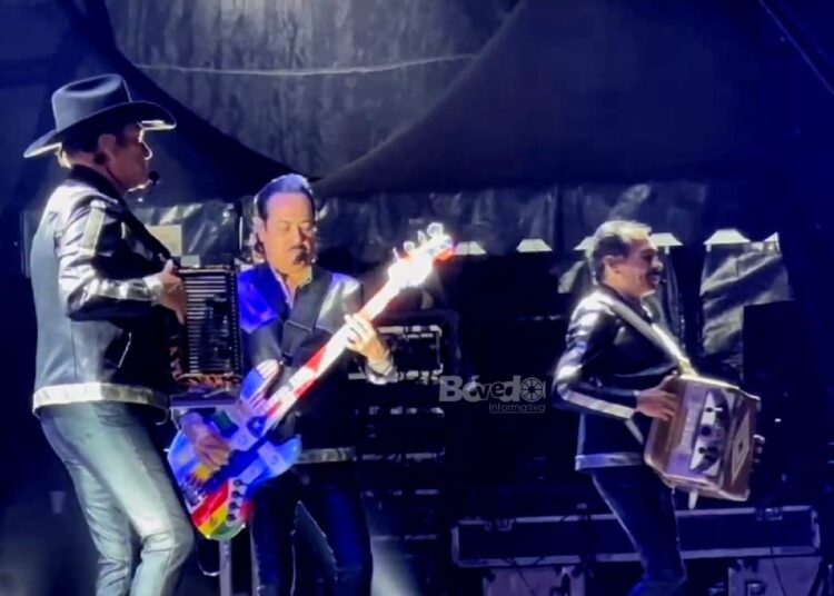 ¡Los Tigres del Norte rugieron con un lleno total en Pachuca!