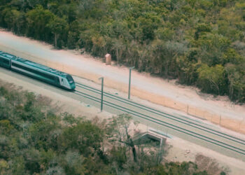“Vamos a entregar buenas cuentas al pueblo de México”, afirma AMLO al supervisar Tren Maya