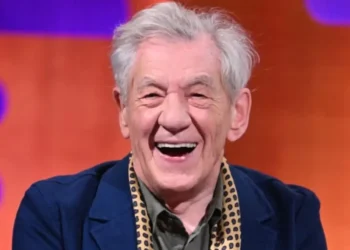 Ian McKellen es hospitalizado de emergencia