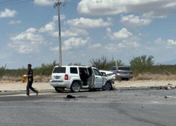 Sufre accidente carretero equipo de Sheinbaum