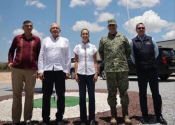 Sheinbaum y AMLO recorren juntos el nuevo centro de aduanas de México en Tamaulipas