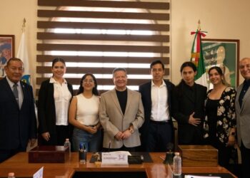 Gobernador Menchaca reitera compromiso con la educación y la vinculación academia-sector productivo